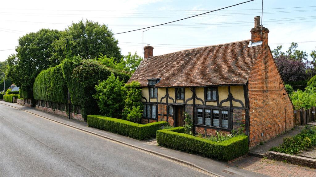 Main image of property: London Road, Holybourne, Alton, Hampshire, GU34