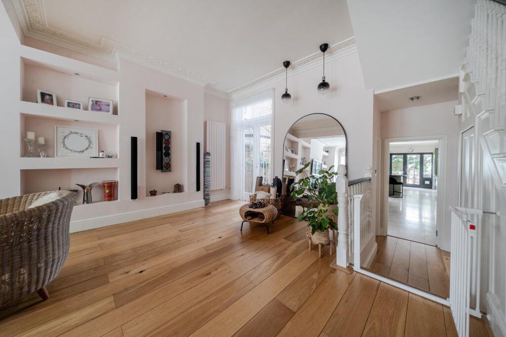 House in London - View 5