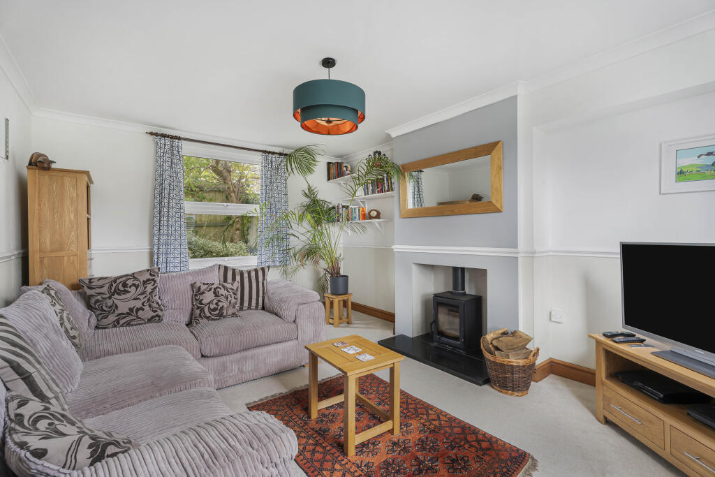 Curtis Way, Berkhamsted, HP4 photo 2