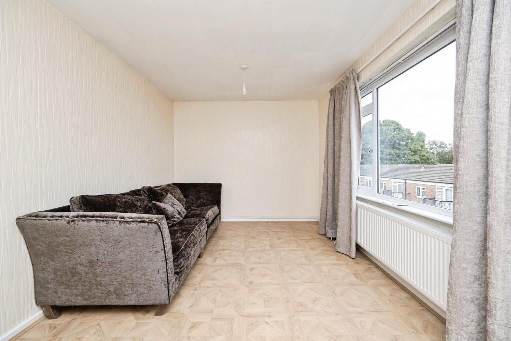 Apartment in Sandwell, West Midlands - View 3