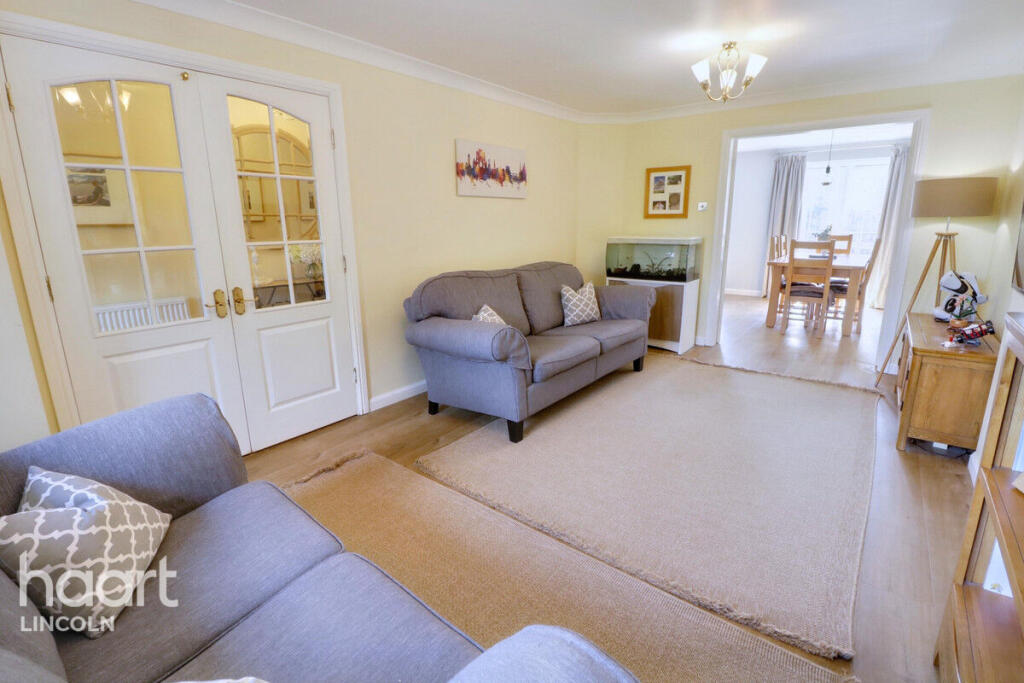 Westcroft Drive, Saxilby photo 4
