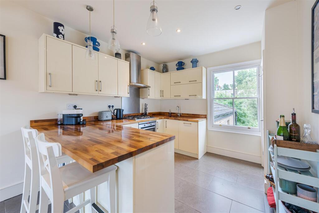 Apartment in London - View 4