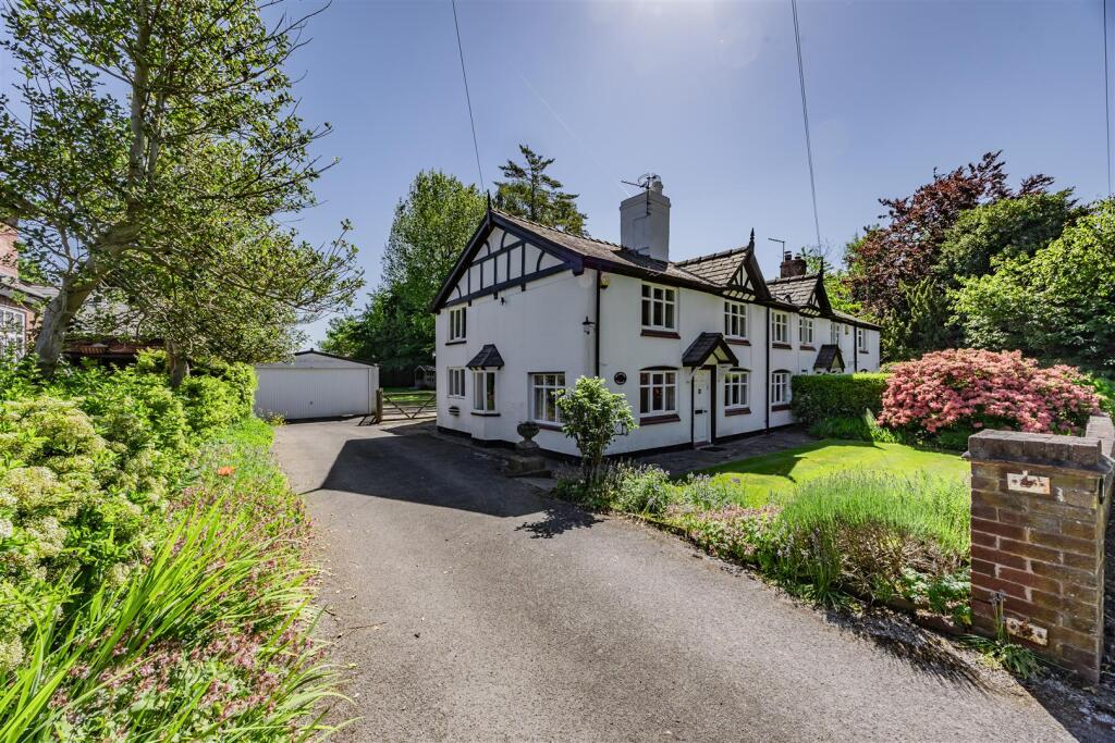 Gladstone Cottage - 573 London Road, Davenham, CW9 8LN photo 2