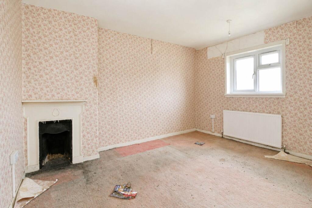 House in Aylesbury, Southcourt - More