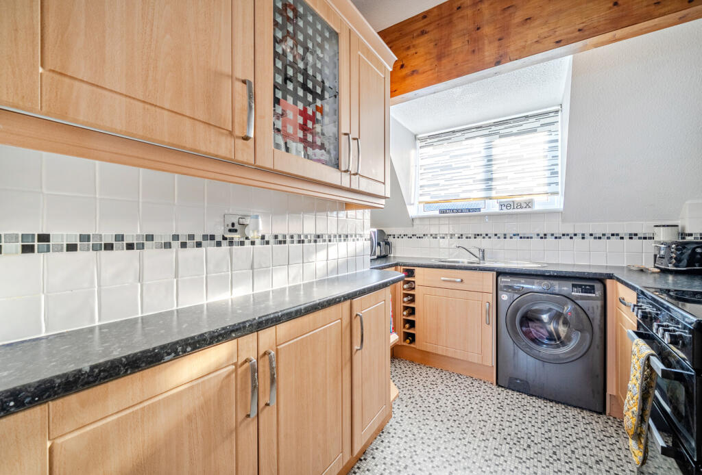 Middlehay Court, Bishops Cleeve, Cheltenham, Gloucestershire, GL52 photo 2
