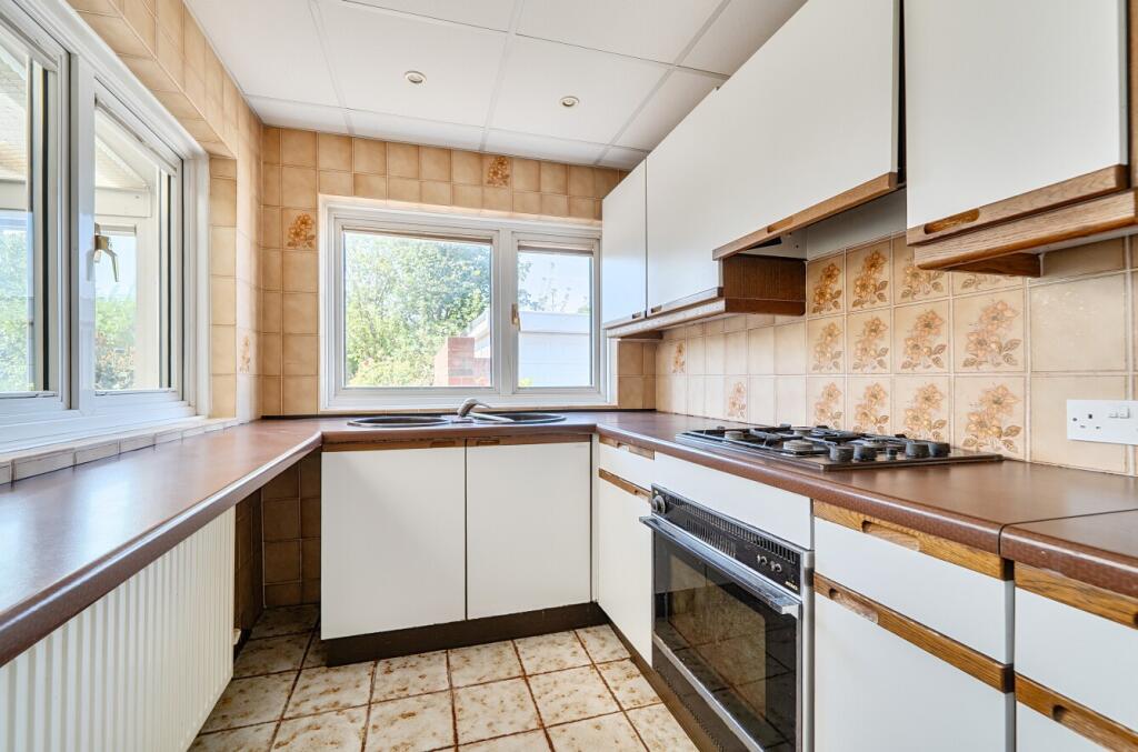 House in Romford - More