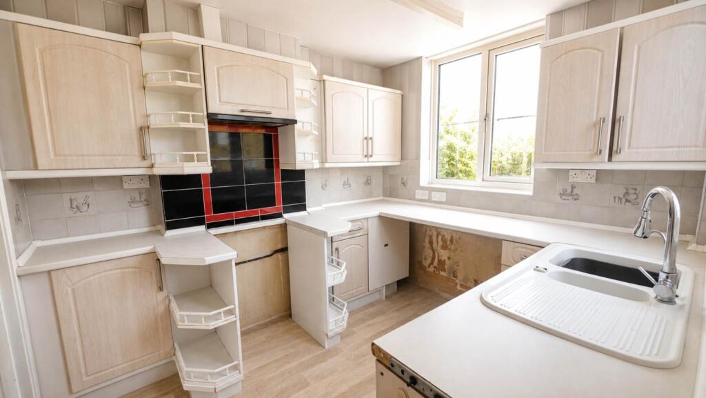 House in Hatfield, Birchwood - More