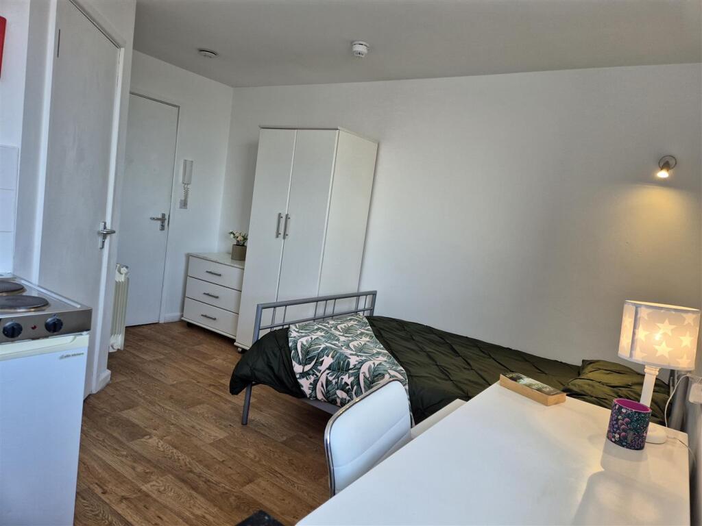 Main image of property: SELF CONTAINED STUDIO WITH BILLS INCLUDED