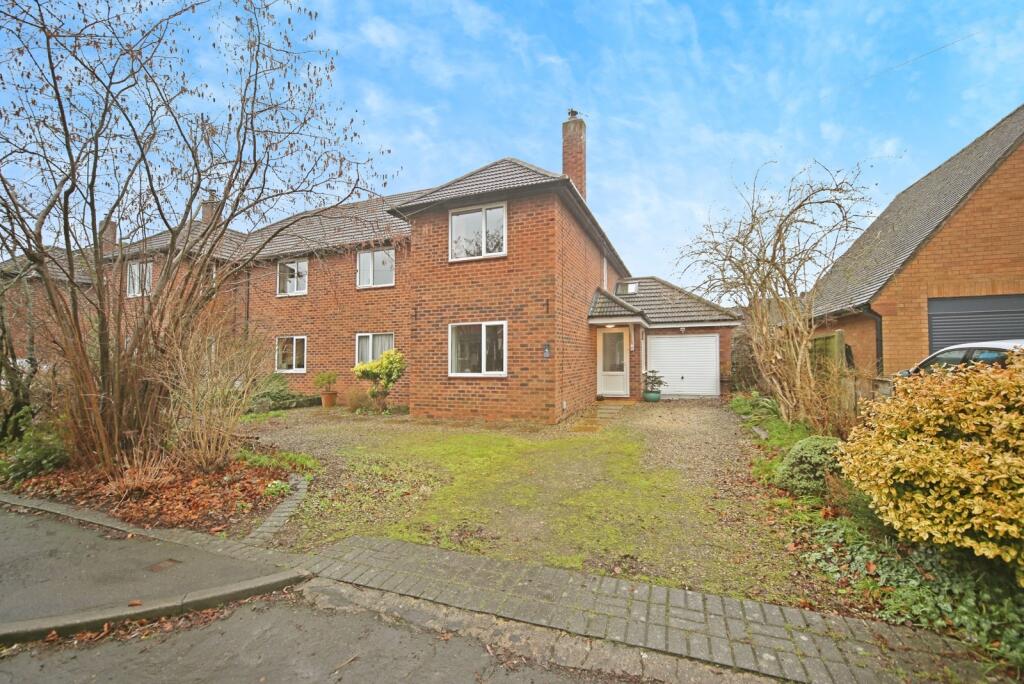 Main image of property: Mountford Close, Wellesbourne, Warwick, Warwickshire, CV35