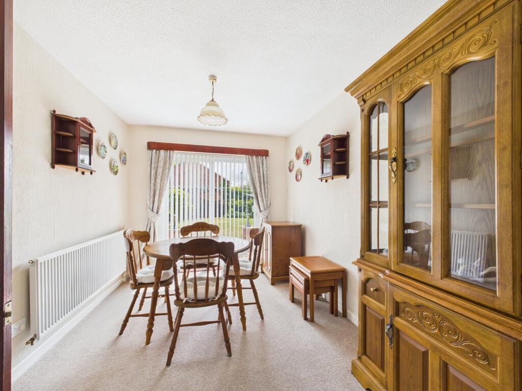 Robert Raikes Avenue, Tuffley, Gloucester, Gloucestershire, GL4 photo 3