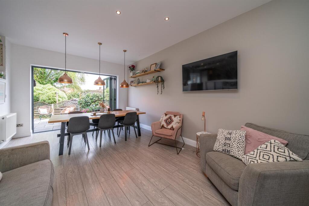 Tibbs Hill Road, ABBOTS LANGLEY photo 4