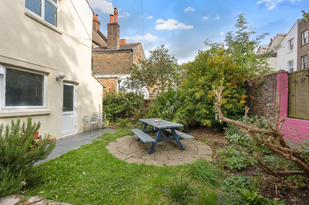 Apartment in Hove, Brunswick - View 4