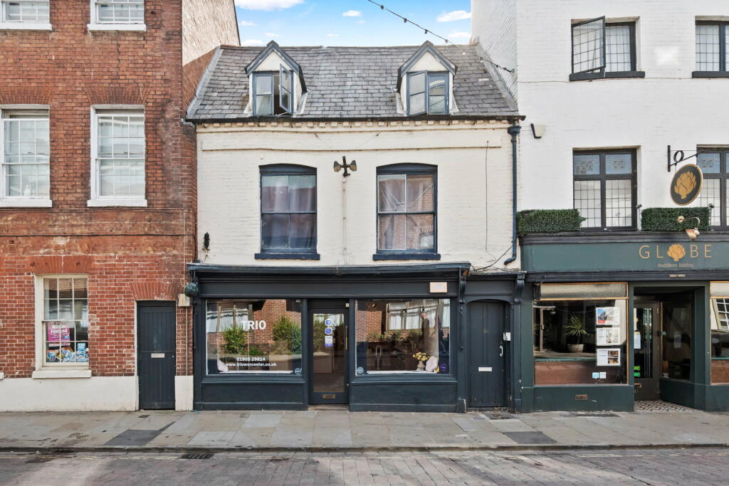 1-bed flat on Flat 2, 39 Friar Street, Worcester, WR1 2NA, £125,000