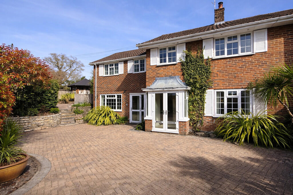 Main image of property: Gosport Lane, Lyndhurst
