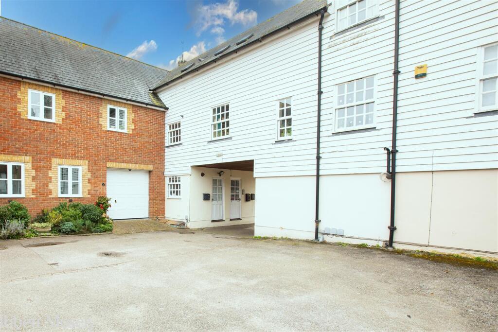 Apartment in Tonbridge and Malling, Brook Street - View 2
