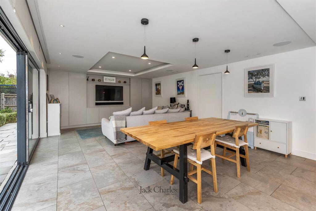 House in Tonbridge - More
