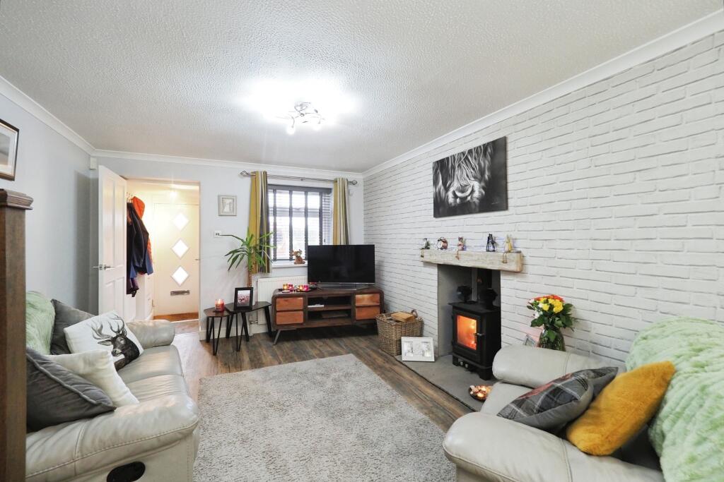 Crown Close, Mansfield, NG21 photo 3