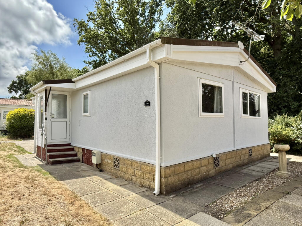 Gladelands Park, Ringwood Road, Ferndown, Dorset, BH22