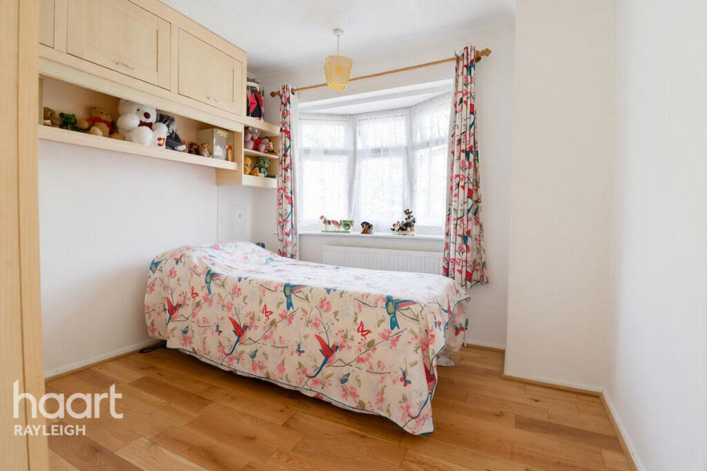 House in Southend-on-Sea - More