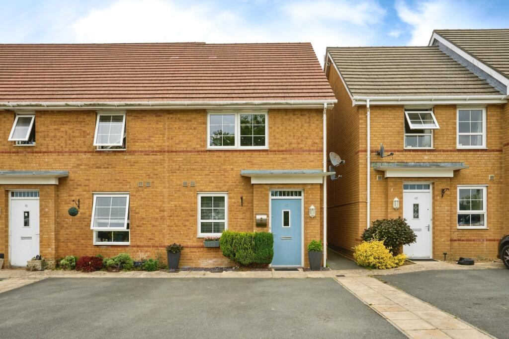 2-bed semi-detached on Wellesley Way, Newport, Isle of Wight, PO30, £220,000