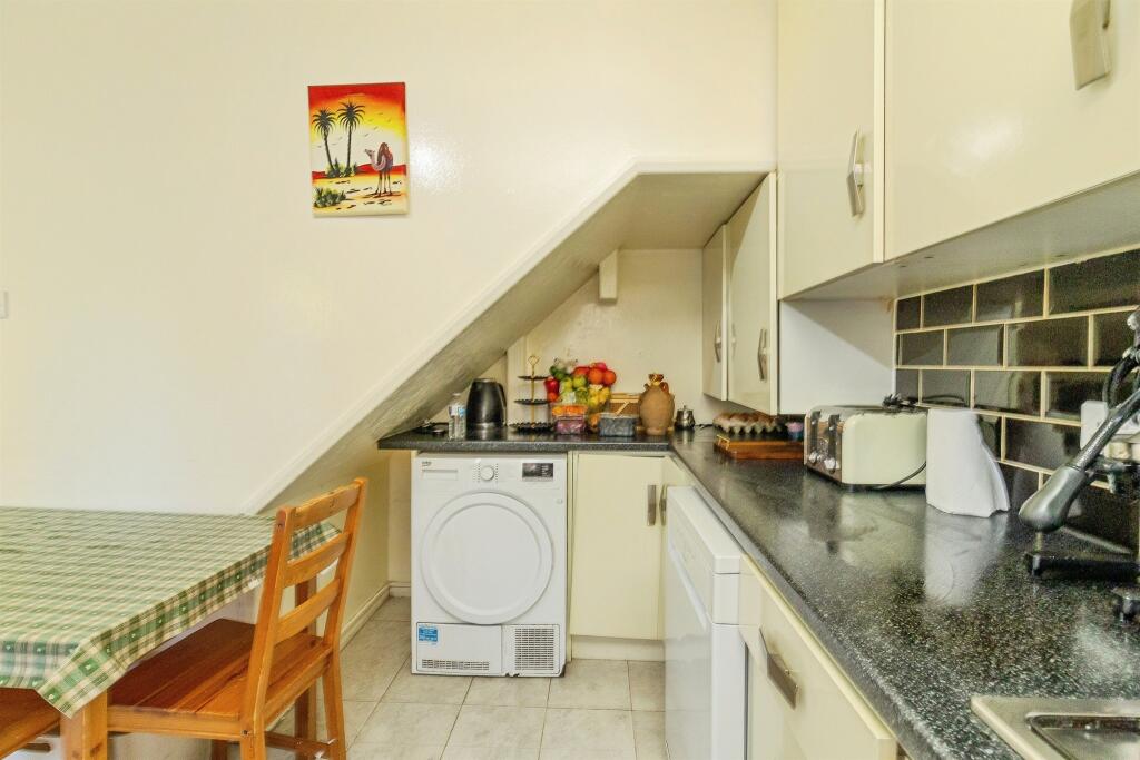 House in Milton Keynes, Monkston, Kents Hill, Monkston and Brinklow - View 4
