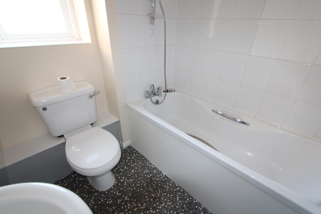 Apartment in London, Thamesmead - View 4