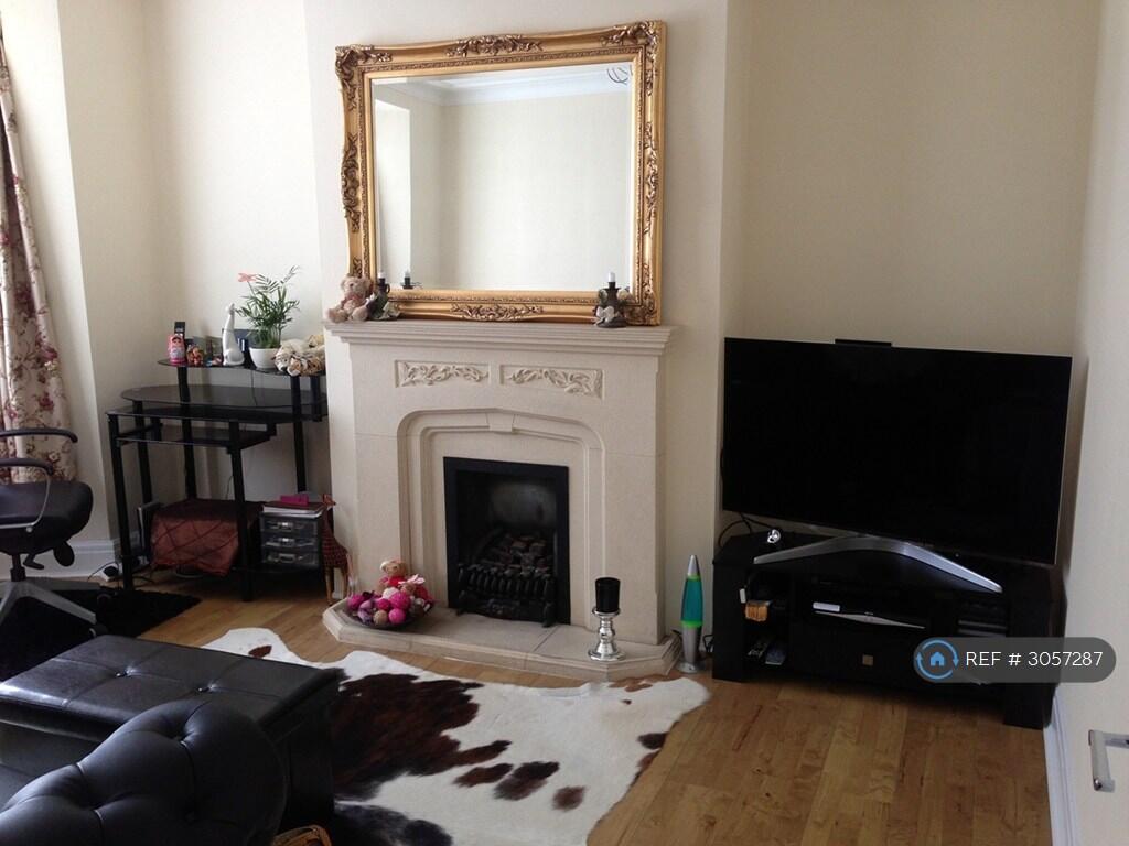 Apartment in Romford - More