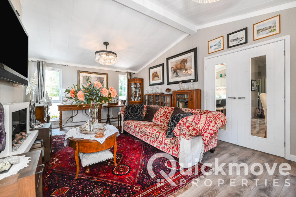 House in Winkfield, Maiden's Green - More
