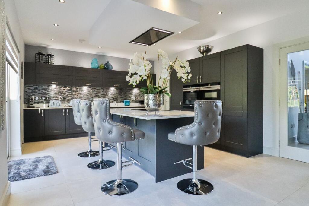 9 Burn Avenue photo 2