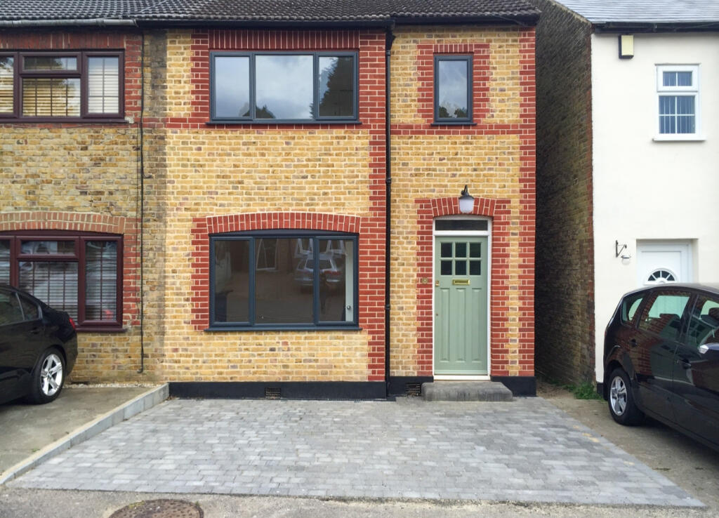 Main image of property: Kings Chase, Brentwood, CM14