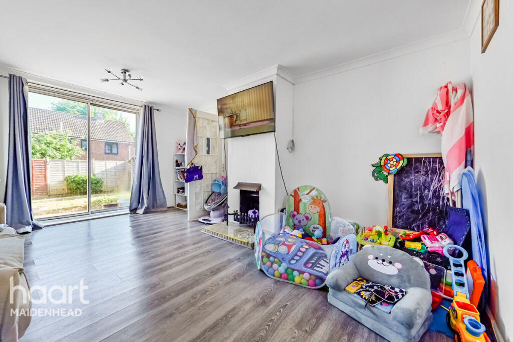 3-bed semi-detached on Gardner Road, Maidenhead, £400,000