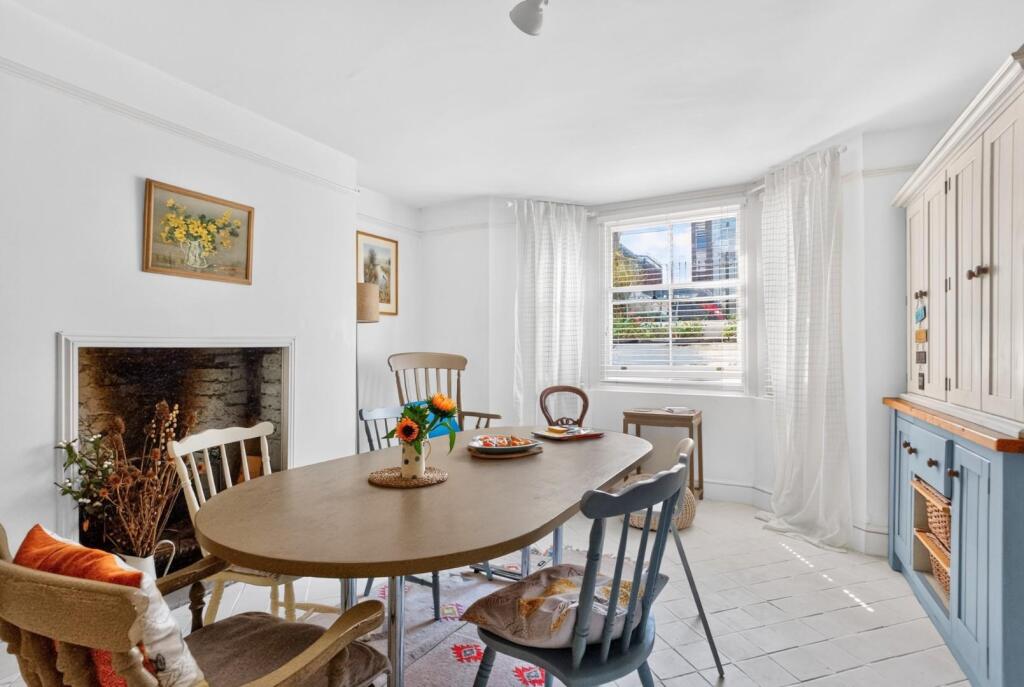 House in Hythe, Orchard Valley - More