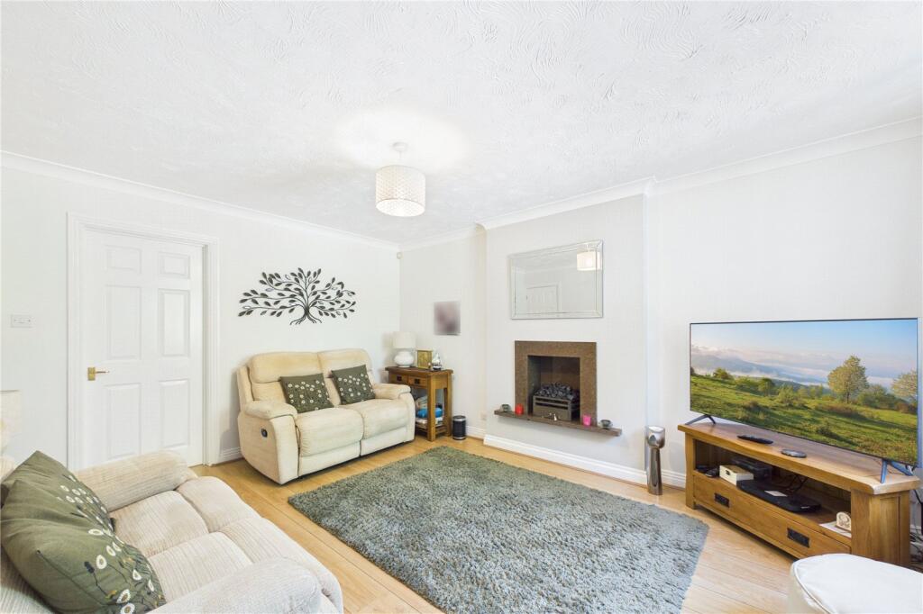 Birches Crest, Hatch Warren, Basingstoke, Hampshire, RG22 - More