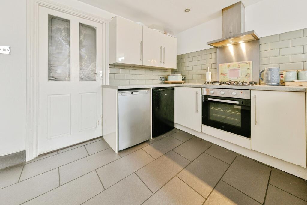 House in Stevenage, Hertfordshire - More