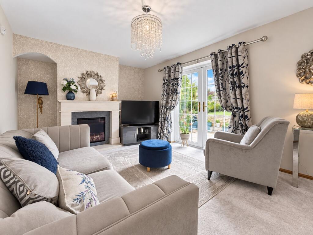 Carr Lane, Hale Village, L24 photo 4
