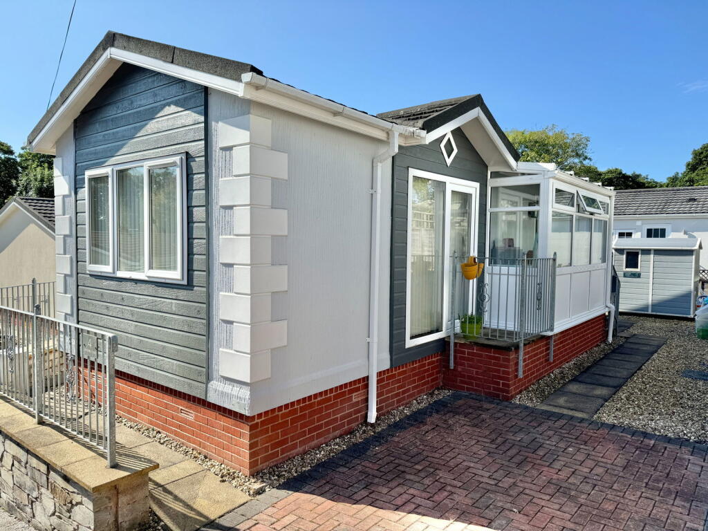 2-bed caravan on Princes Road, Glenholt Park, Plymouth, £125,000