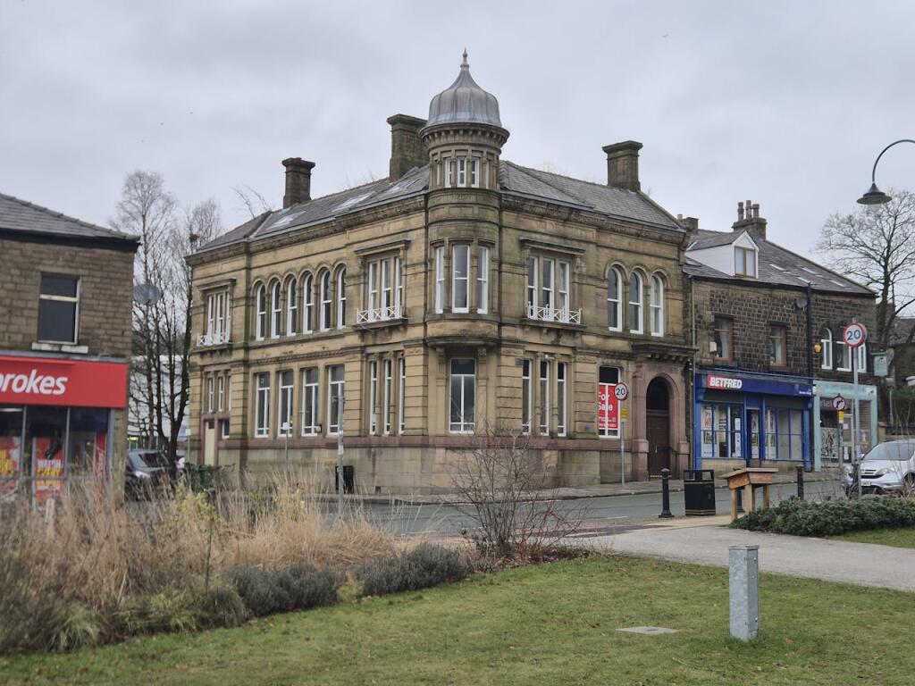 Main image of property: 28 Bank St, Rawtenstall, BB4 8TS