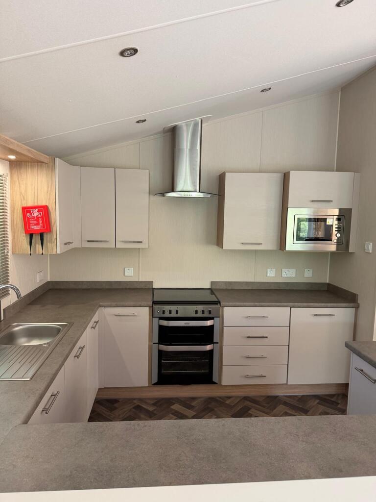 Three Bed Private Sale Willerby Cadence, Beauport Holiday Park, St Leonards on Sea, Hastings, East Sussex, TN37 7PP photo 5