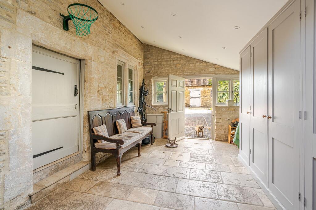 House in Swindon - View 5