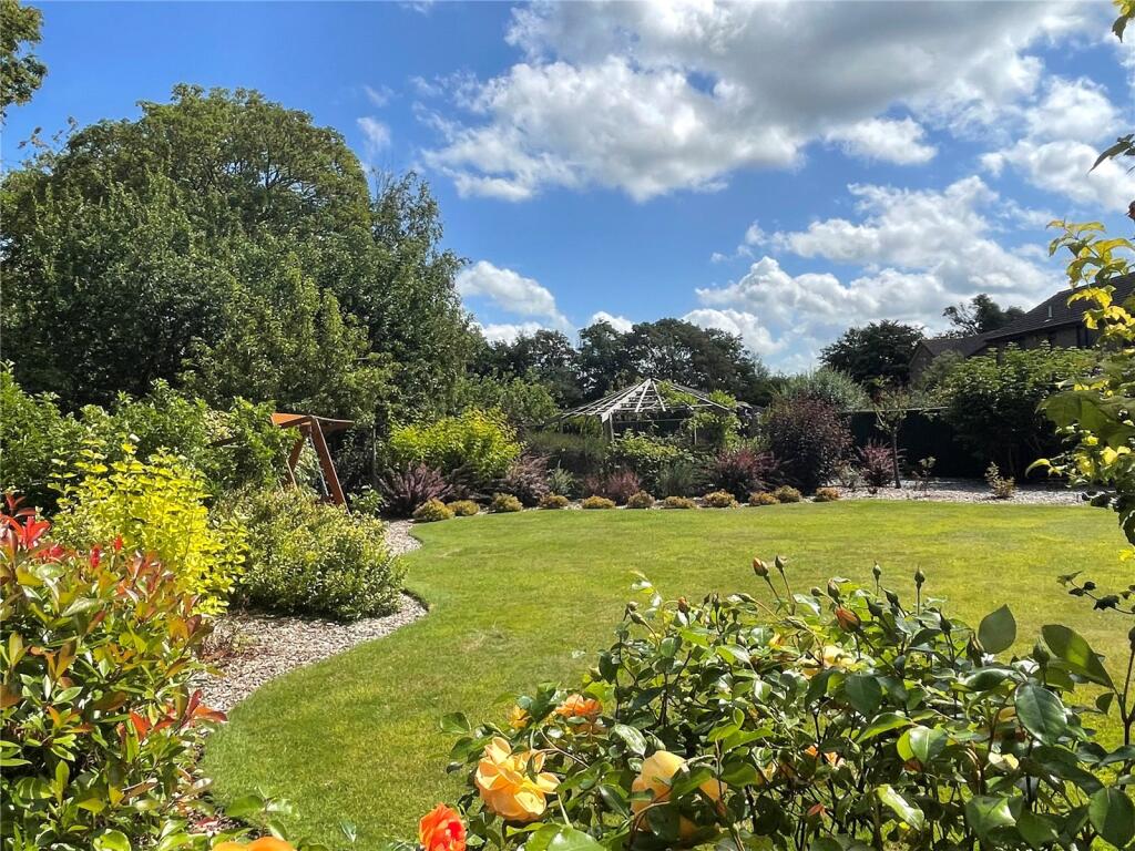 Manor Close, Berrow, Burnham-on-Sea, Somerset, TA8 photo 4