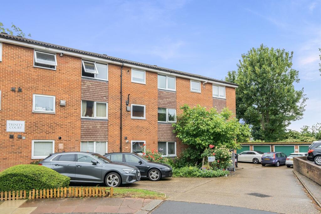 Main image of property: Queens Avenue, Winchmore Hill, London