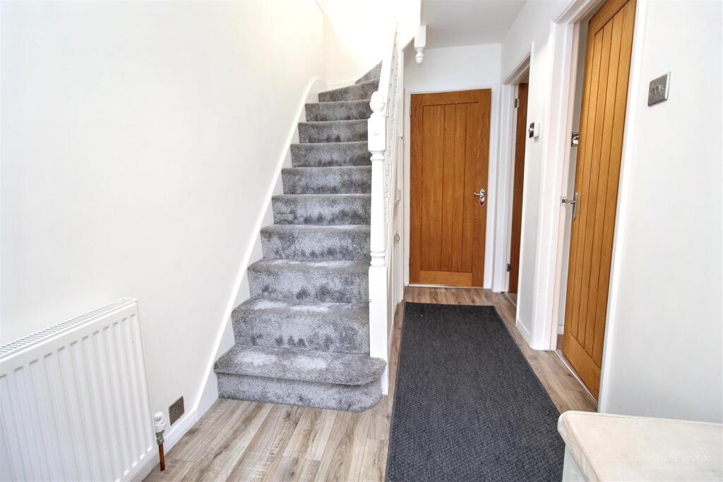 House in Reading, The Triangle, Tilehurst - View 4