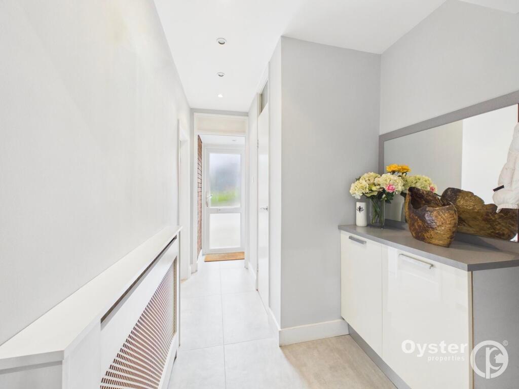 House in London, New Southgate - More