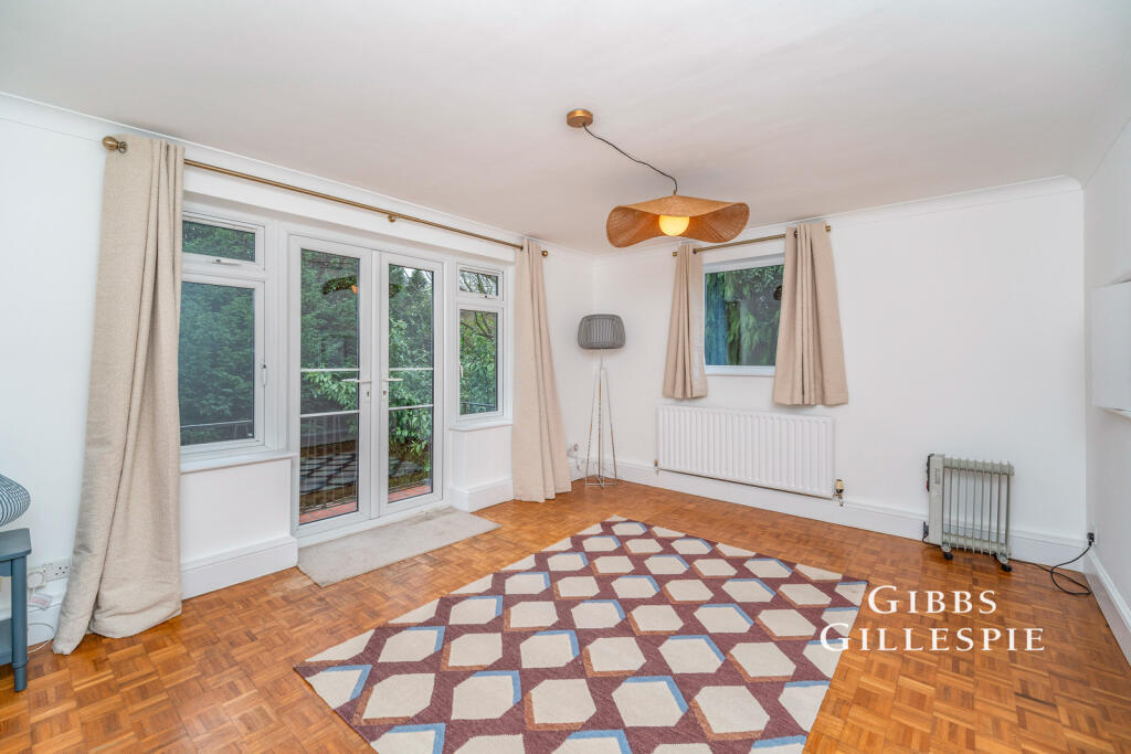 Main image of property: Queens Walk, London, W5