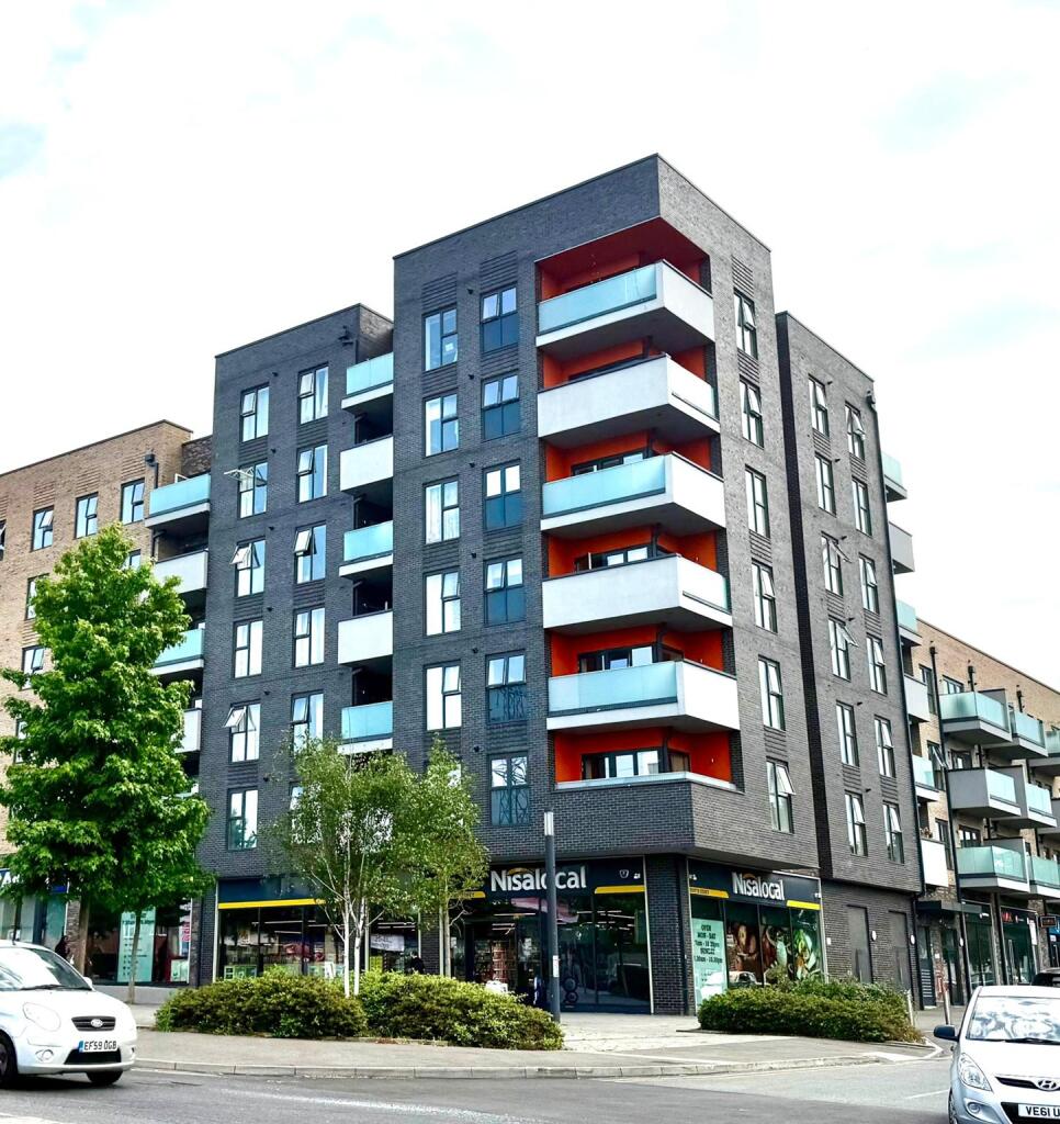 2-bed flat on Fairfield Avenue, Watford, £400,000