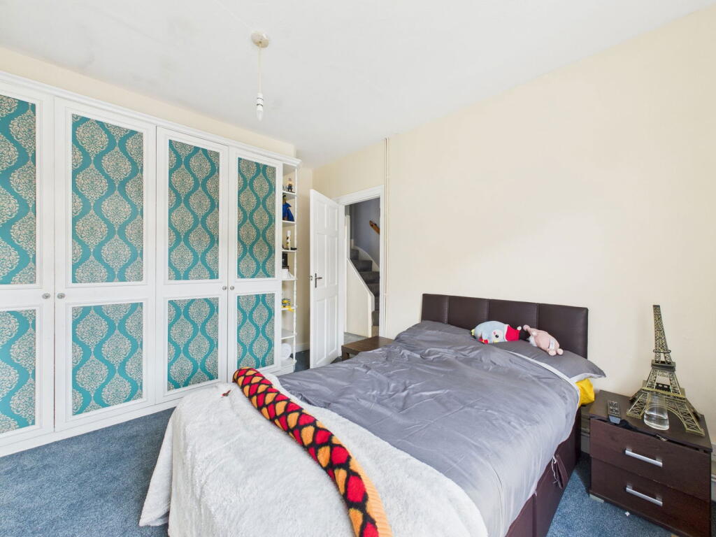 Apartment in Brighton, Round Hill - More