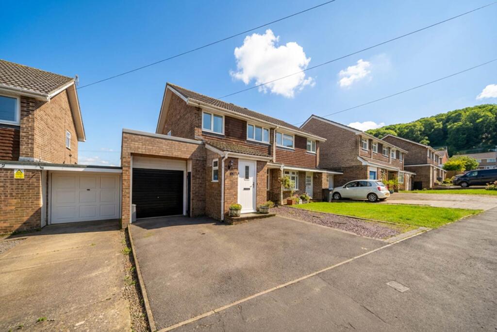 3-bed semi-detached on Manor Gardens, Kewstoke - Beautifully Presented & Extended Family Home, £350,000
