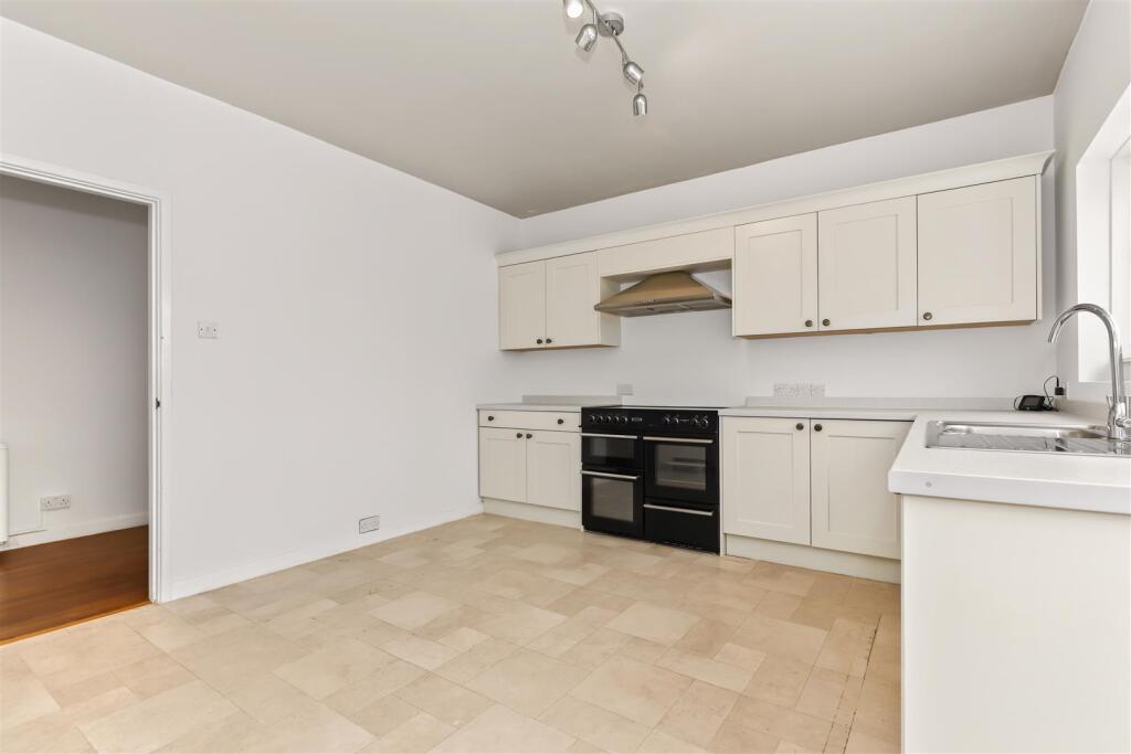 House in West Oxfordshire, Langford - View 5