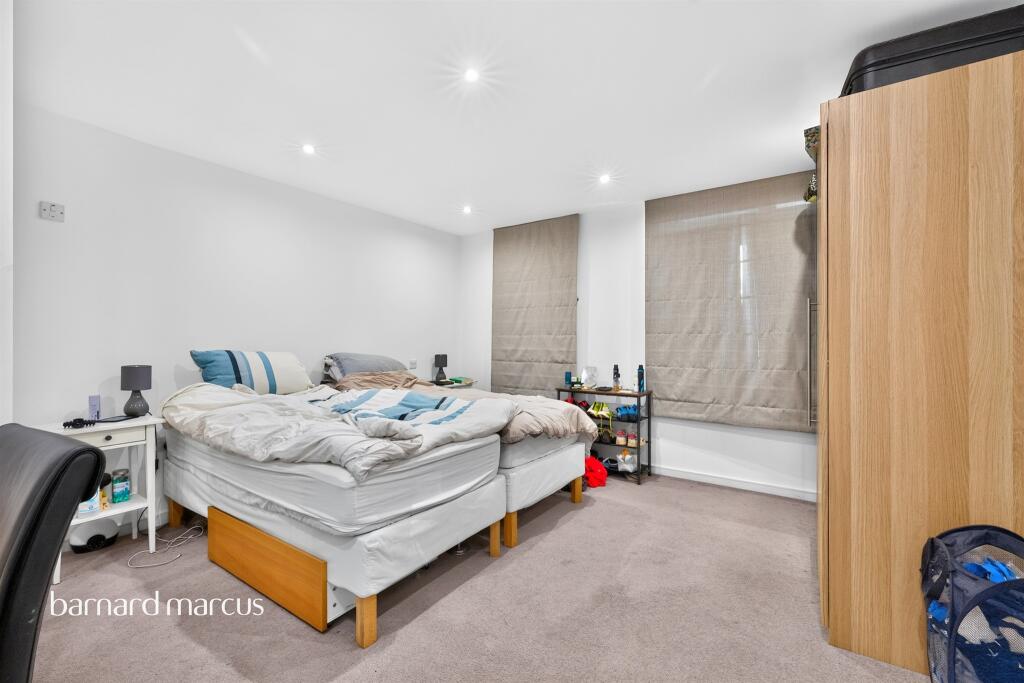 Apartment in London - More