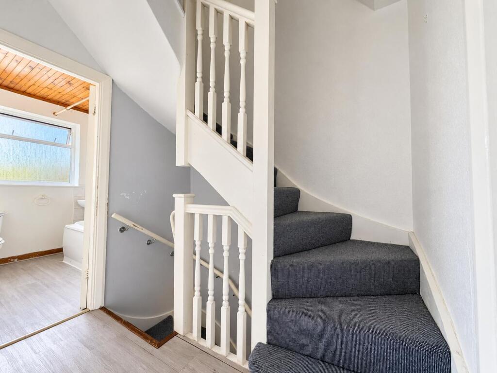 Apartment in Bromley - View 5